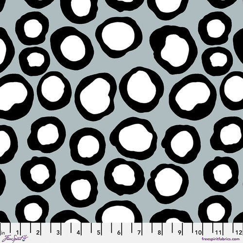 Fish Lips Contrast Black White February 2023 Philip Jacobs Kaffe Fassett Free Spirit Cotton fabric FS-PWBM007.CONTRAST