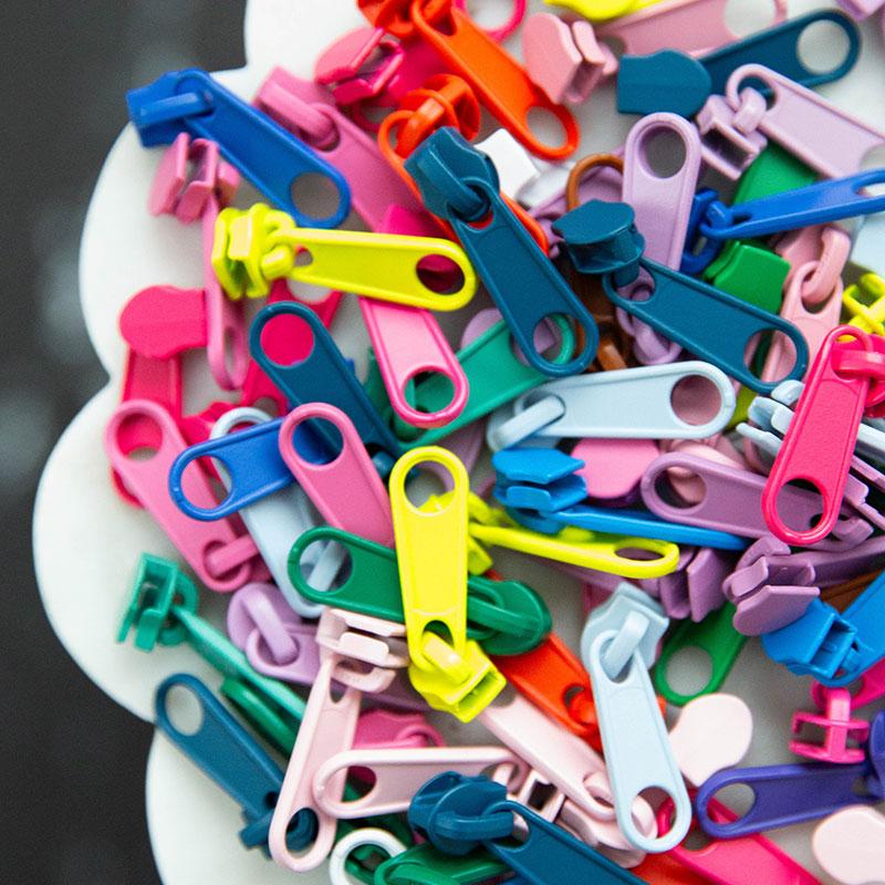 Zipper Pull sz5 12ct Assortment Stitch Supply SSC-SSCP24