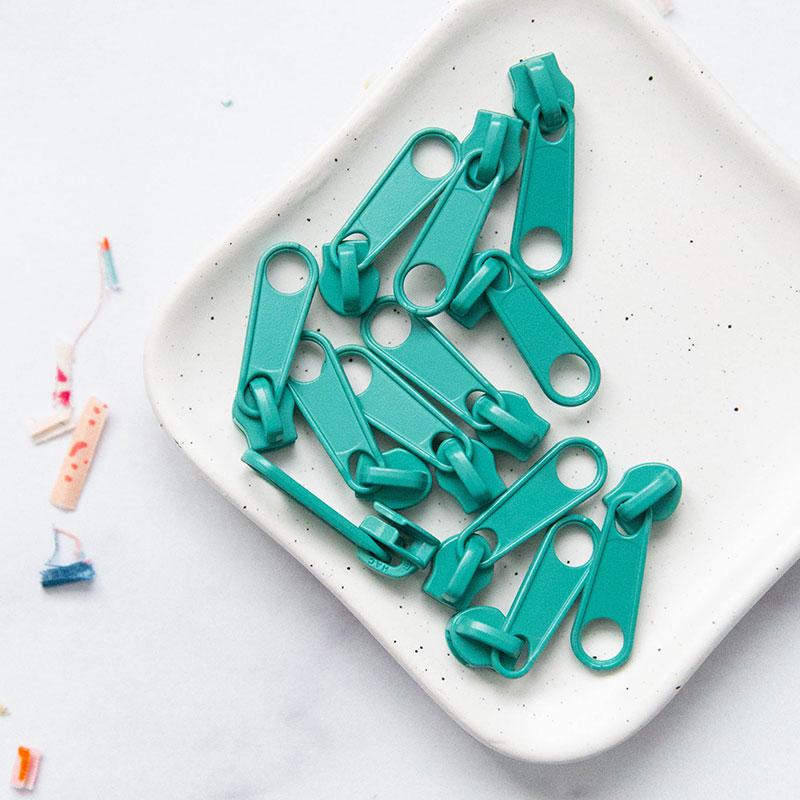 Zipper Pulls Size 5 Teal 12ct Stitch Supply Co SSC-P18