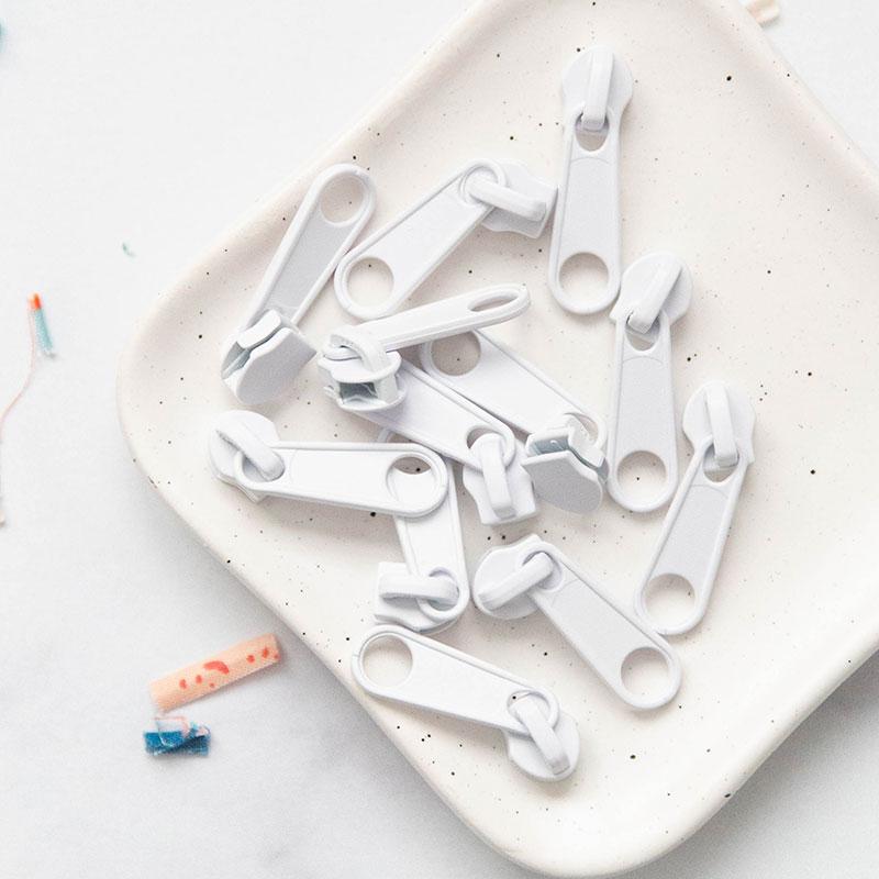 Zipper Pulls Size 5 White 12ct Stitch Supply Co SSC-P10